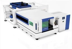 เครื่องตัดเลเซอร์ไฟเบอร์แผ่นโลหะ CNC อุตสาหกรรม 4kw ราคา 1530 พร้อมโต๊ะแลกเปลี่ยนอัตโนมัติและฝาครอบล้อมรอบ
